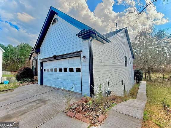 2nd image of 557 Vickers Ln