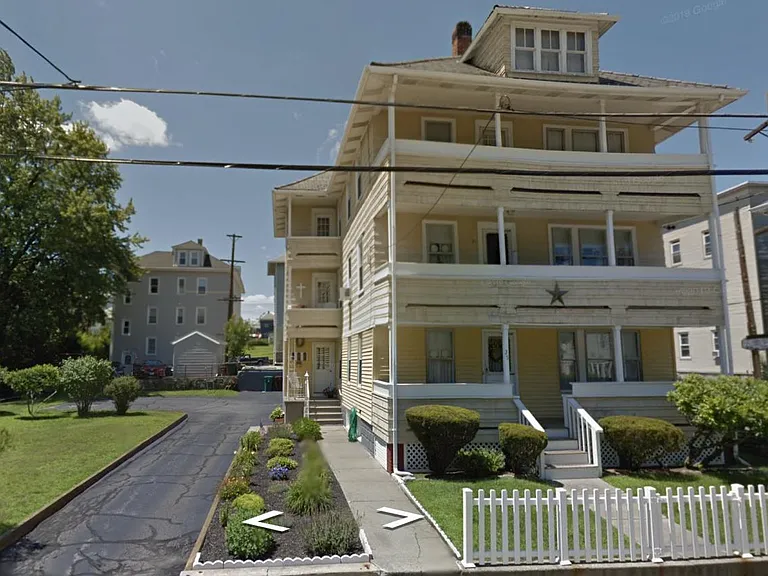 25 Read Ave #3 — Photo 11