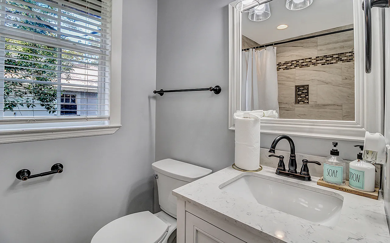 3 bed, 1329 sqft, $2,400 — Photo 3