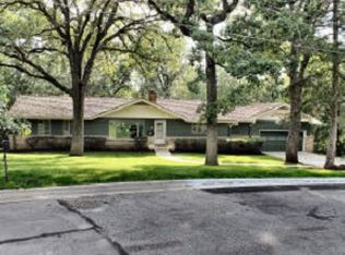 516 Cogleywood Ln, Council Bluffs, IA 51503