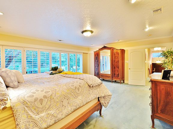 3rd image of 2430 San Antonio Cres