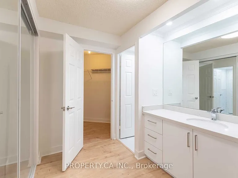 280 Simcoe St #705A — Photo 23