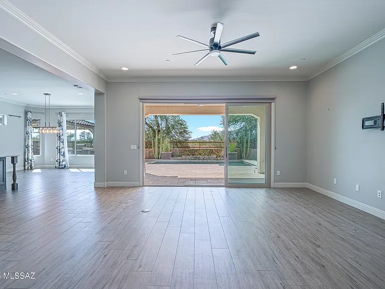 2447 N Wychwood Ct — Photo 11