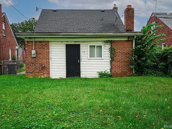 5th image of 19469 Whitcomb St