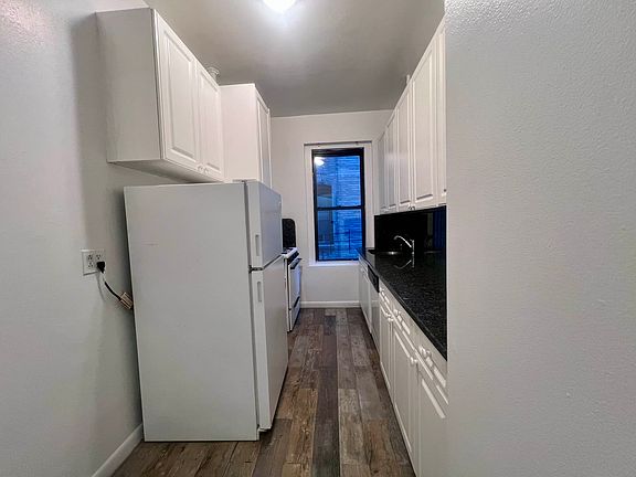 3rd image of 546 W 156th St #G2