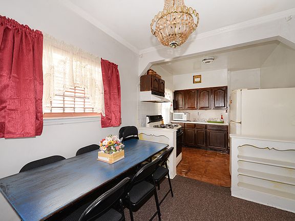 3rd image of 2746 Gillmore St