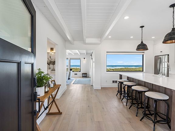 4th image of 26390 Beach Dr