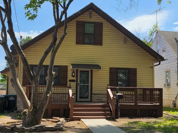 2925 Maple St, Des Moines, IA 50317