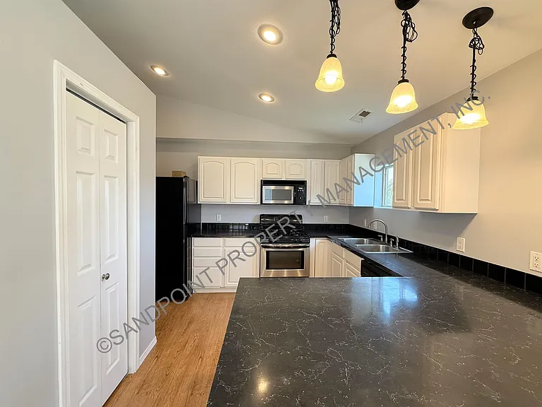 1204 Forsythia Ave — Photo 13