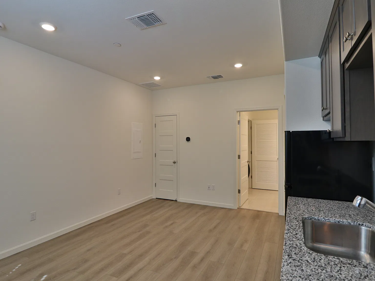 Studio, 314 sqft, $1,800 — Photo 4