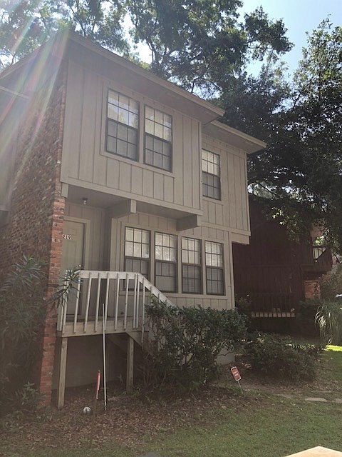 1st image of 2219 Timberwood Cir N