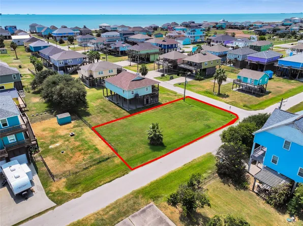 882 Gulfview Dr, Crystal Beach, TX 77650