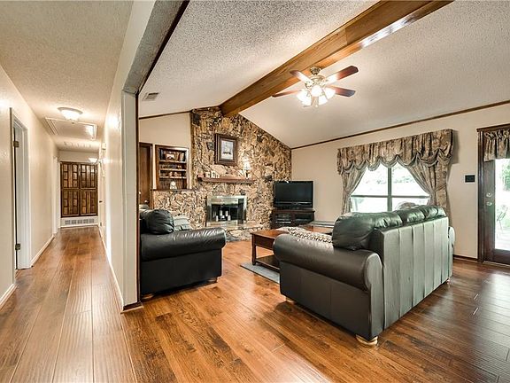 4th image of 1189 Wood Ln