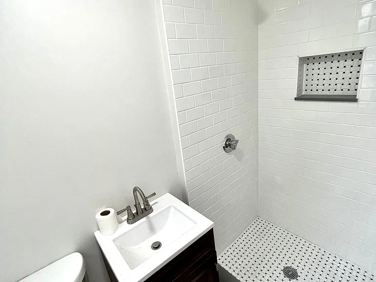 18 Lafayette St #3 — Photo 2
