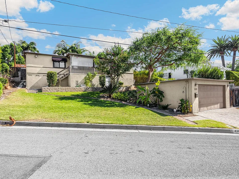 828 Lois Ln