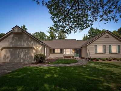 663 Lake Forest Rd, Rochester Hills, MI, 48309