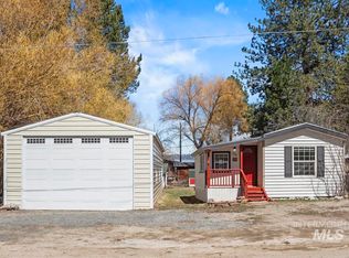 204 N Overlook St, Cascade, ID 83611