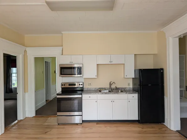 122 Brunswick Ave, Gardiner, ME