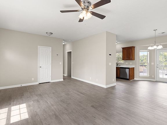 5th image of 118 Stone Ridge Pkwy