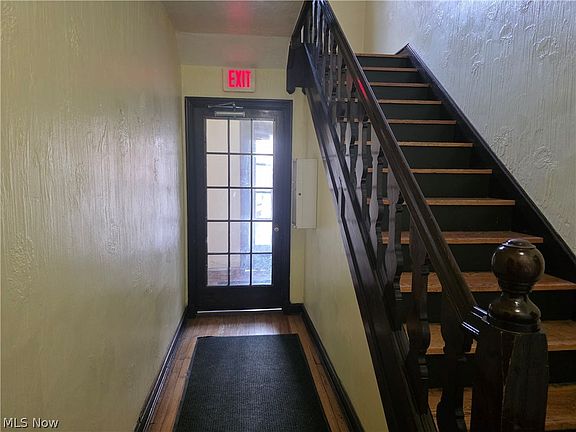 4th image of 15610 Van Aken Blvd APT 18