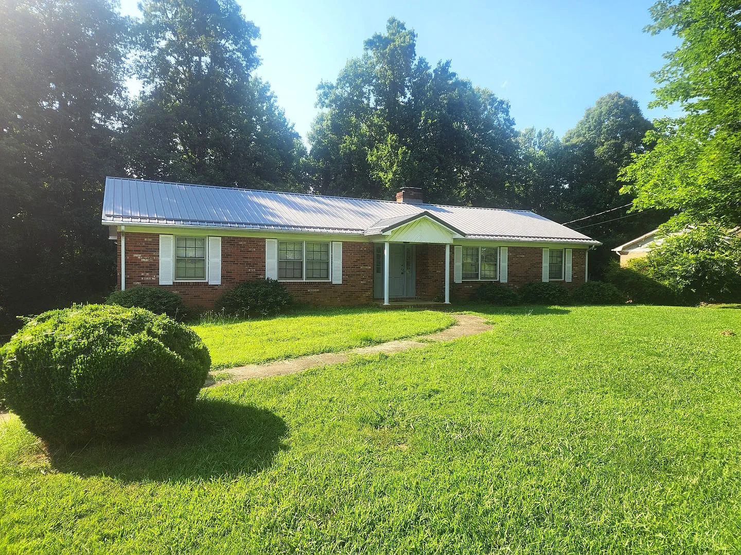 3 bed 2 bath Pfafftown — Photo 2