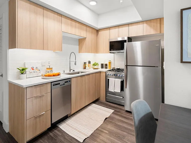 Living at Santa Monica — Photo 36