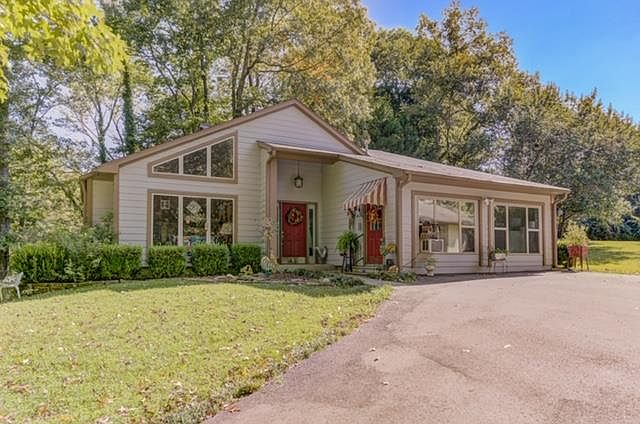 1st image of 133 Lefleurs Dr