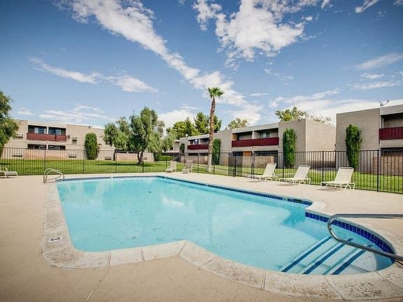 Pennwood Place swimming pool