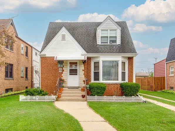 7523 W Cleveland St, Niles, IL 60714