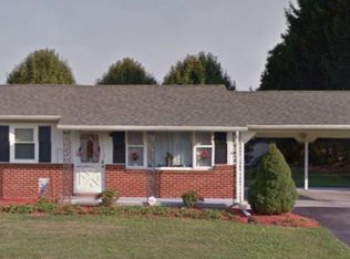 24 Muse St, Falling Waters, WV 25419