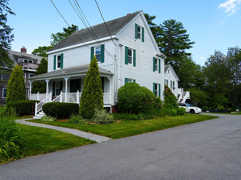 139 Allen Ave — Photo 2