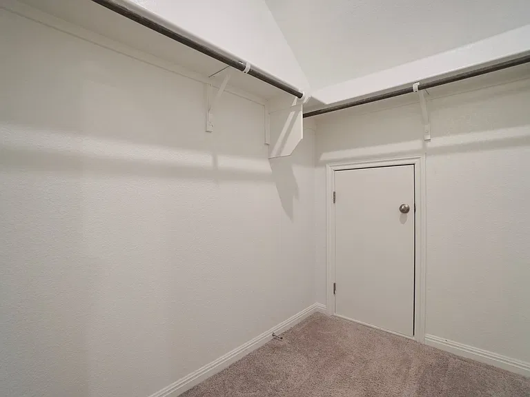2513 Danbury Ln — Photo 22