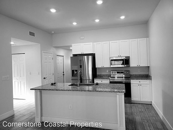 2nd image of 309 SW 47th St