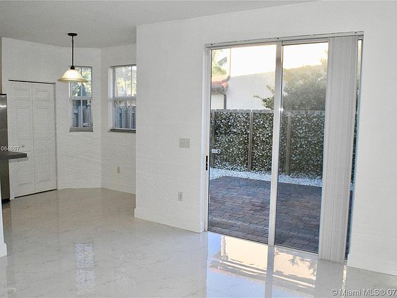5th image of 20733 NE 10th Ct