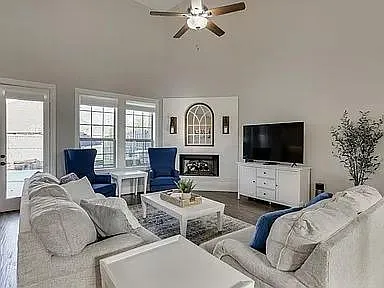 5 bed, 2833 sqft, $4,400 — Photo 3