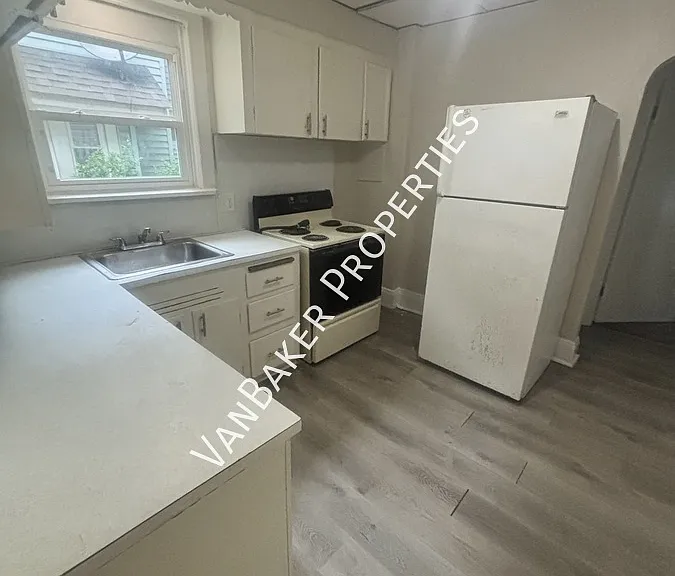 349 Cleveland St #DOWN — Photo 6