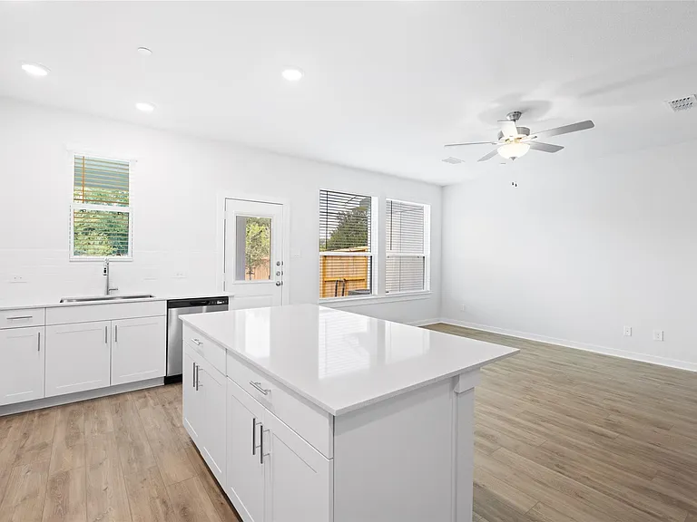 8104 Danson Ln — Photo 8