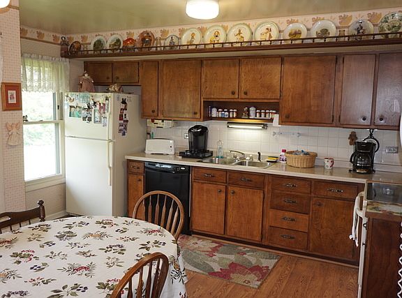 4th image of 1350 Campbell Ln