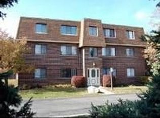 1422 Carol Ct APT 2A, Palatine, IL 60074