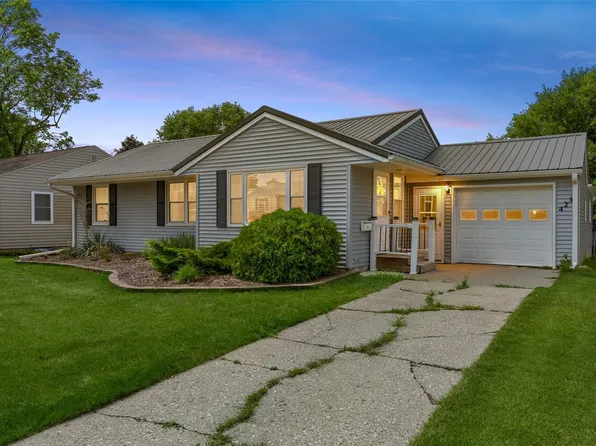 423 32nd St SE, Cedar Rapids, IA 52403