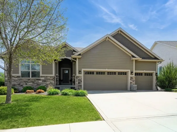 9266 Ironwood Dr, West Des Moines, IA 50266