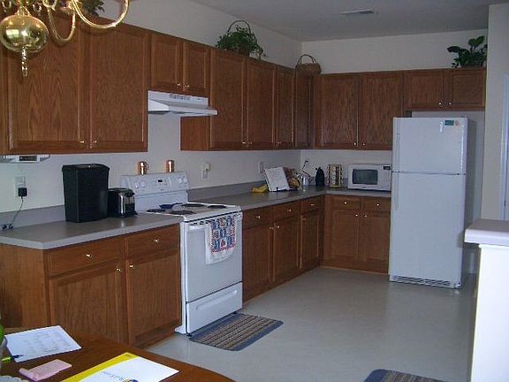 Large Kitchen with upgraded cabinets and dinning area!