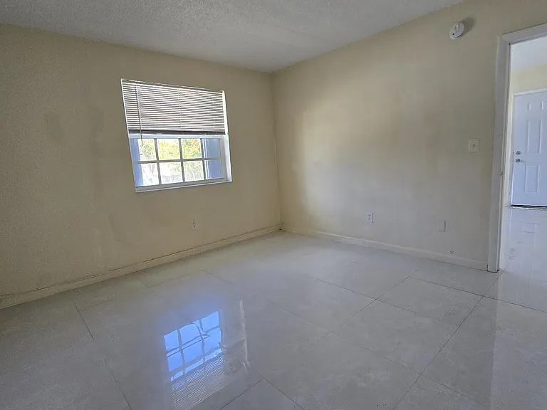 1290 NE 142nd St #2 — Photo 6
