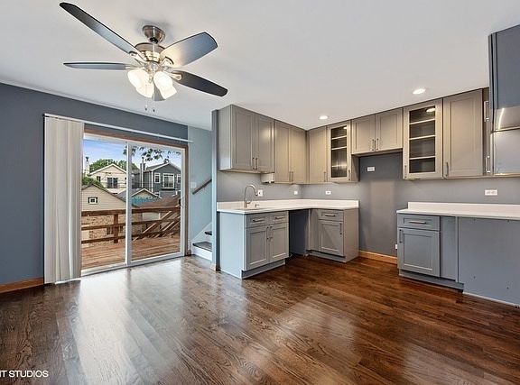 5th image of 4106 N Leavitt St