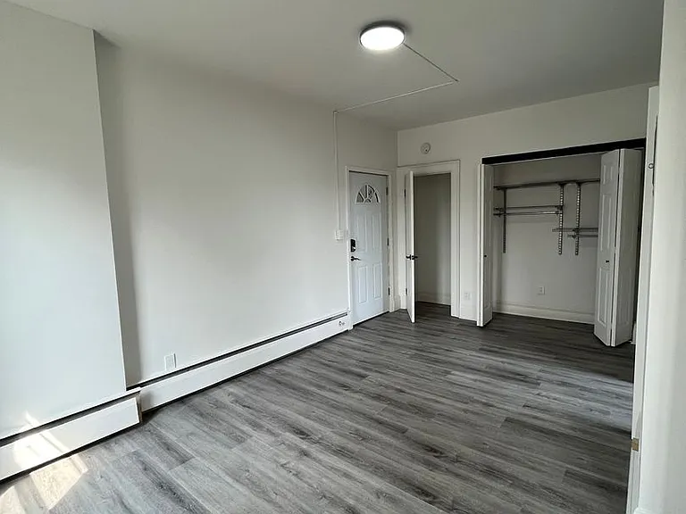26 Irving Pl — Photo 2
