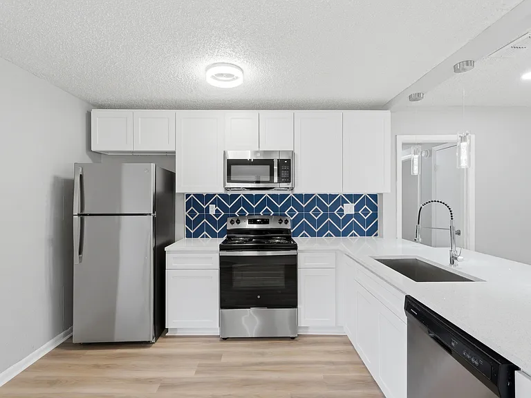 6766 London Bridge Ln — Photo 12