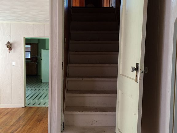 5th image of 407 N Van Buren St