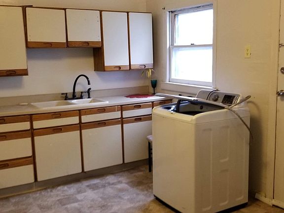 3rd image of 512 Pond St #1