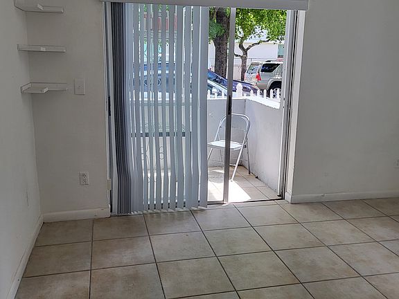 2nd image of 1 2400nw #22COURTAPTO-6
