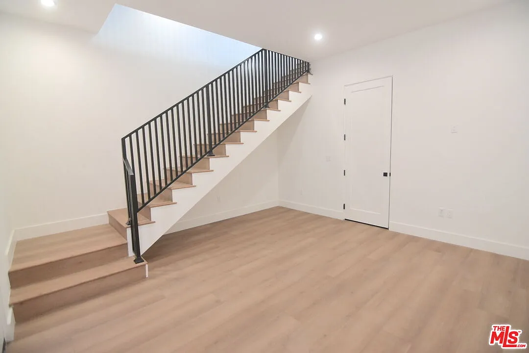 3 bed, 3.5 bath, 1800 sqft, $4,595 — Photo 3